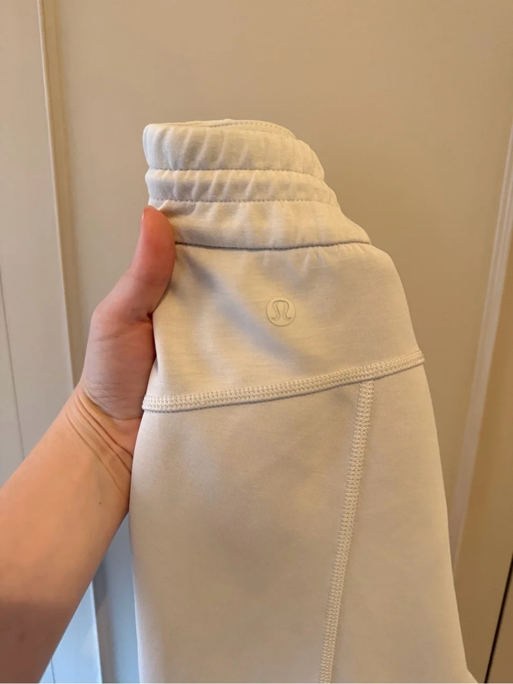Lululemon Softstreme High-Rise Cropped Pant in Bone- Size 4